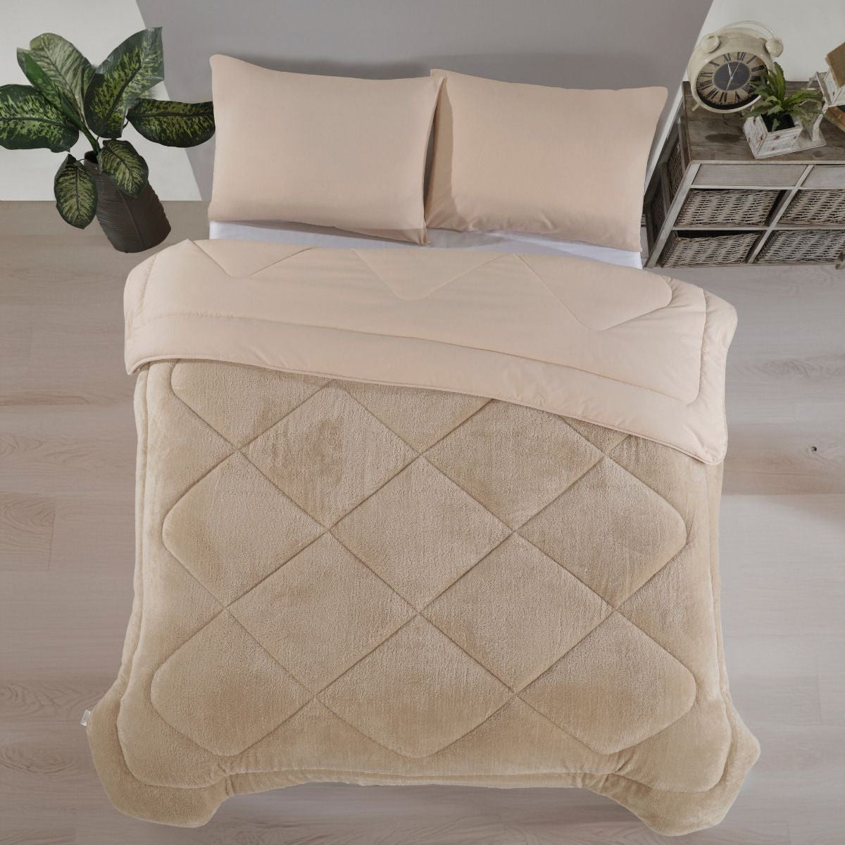 Doppelseitige Ganzjahresdecke Beige fuer Sommer und Winter