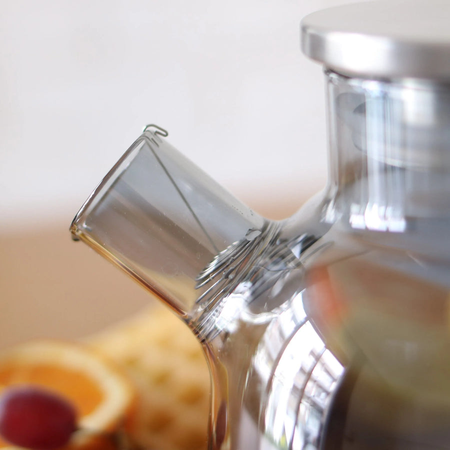 Wilmax Teekanne 950 ml mit Federfilter und mit Edelstahldeckel Grau Thermoglas – Anwendungs- oder Detailansicht; Lieferumfang: 1 Stück