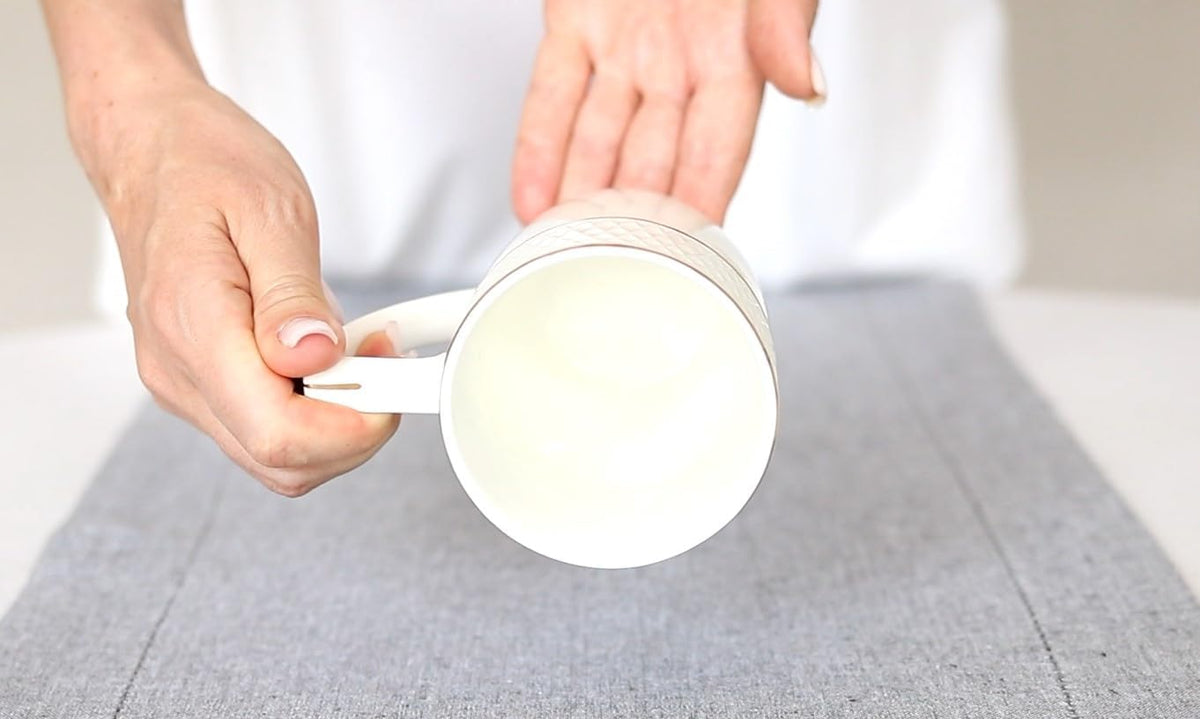Wilmax Tasse 450 ml 4er-Set Weiß mit goldfarbenem Dekor Porzellan – Anwendungs- oder Detailansicht; Lieferumfang: 4 Stück