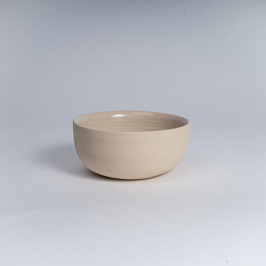 Beige Steinzeug Cappuccino Tasse aus der KUMO Serie – natürlich und handgemacht