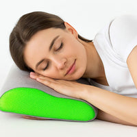 Carbon Visco Nackenstützkissen mit dunklem Funktionsbezug und ergonomischer Form