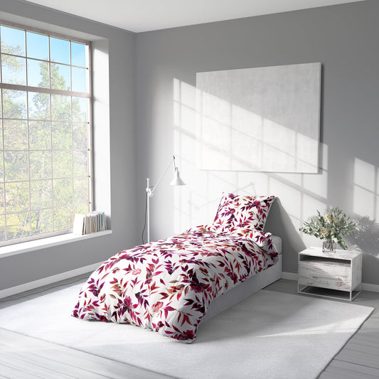 Schlafzimmer mit floraler Bettwäsche „Pinke Blätter" in zarten Rosatönen