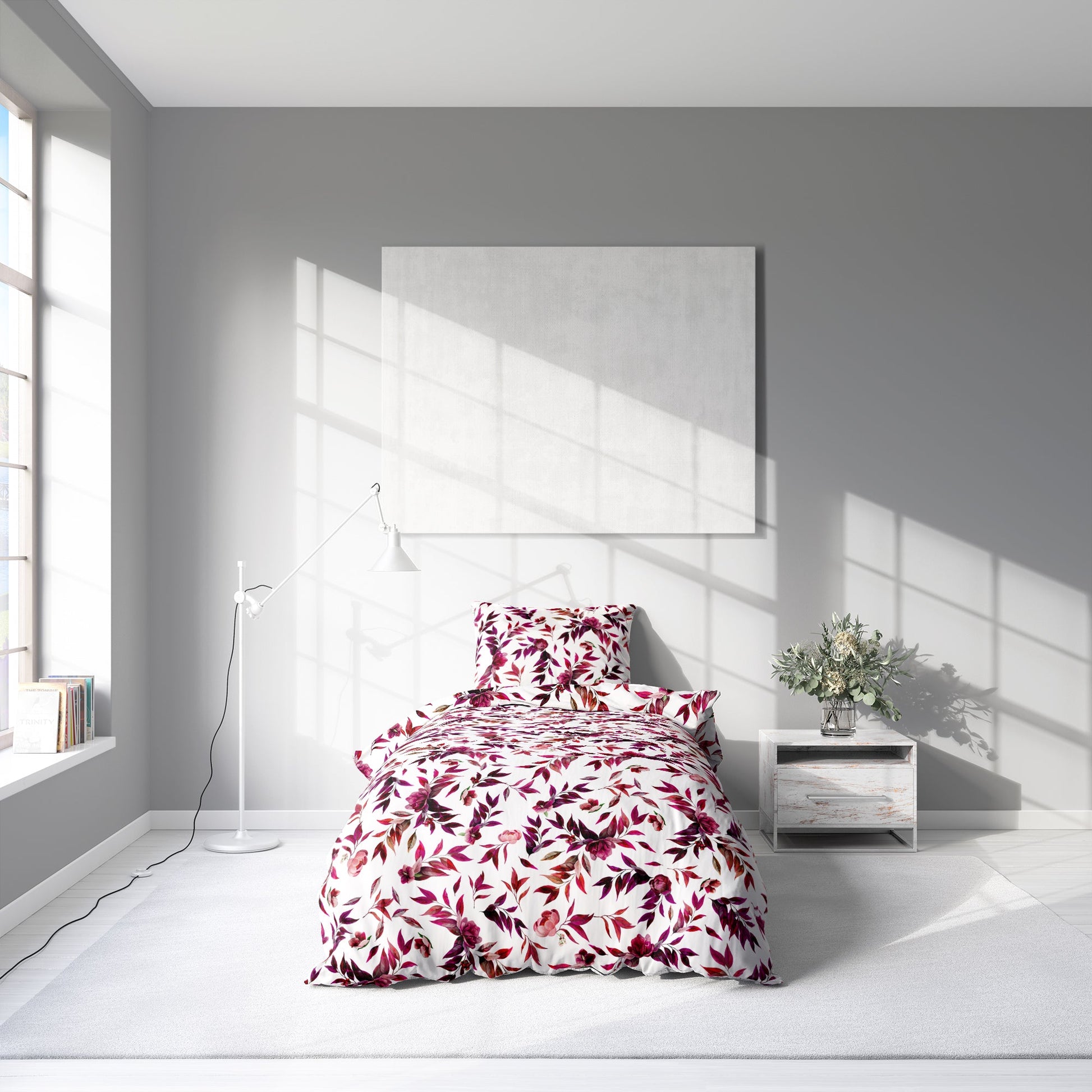 Bezogenes Bett mit „Pinke Blätter" Bettwäsche, dezentes florales Design im Schlafzimmer