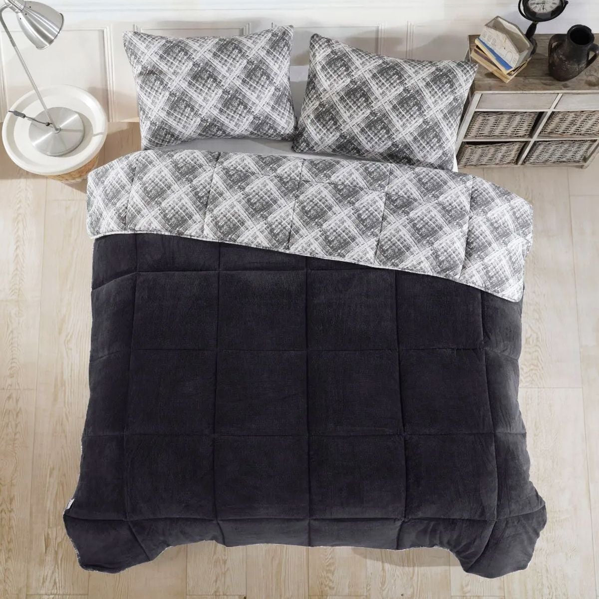 Schwarze Wellsoft Ganzjahresdecke Sommer Winter modern