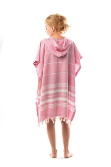 Detailansicht des rosa HELDENA Peshtemal Ponchos aus 100% Baumwolle in Größe S/M