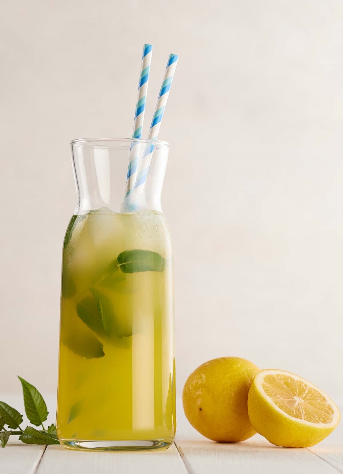 LAV Fonte Karaffe 700 ml transparent für Wasser Limonade und Eistee