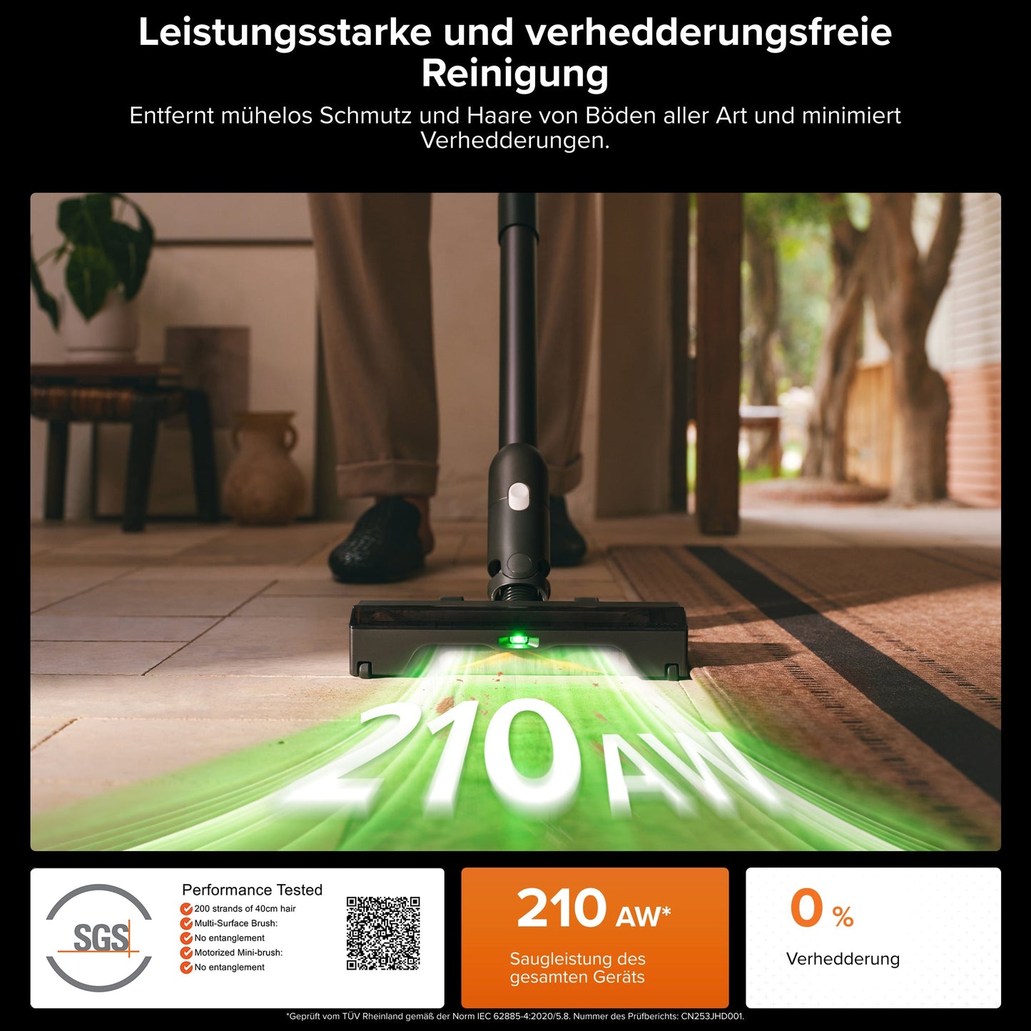 Roborock H60 Hub Ultra grünes LED-Hilfslicht zeigt Staub auf dunklem Hartboden