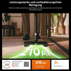 Roborock H60 Hub Ultra grünes LED-Hilfslicht zeigt Staub auf dunklem Hartboden