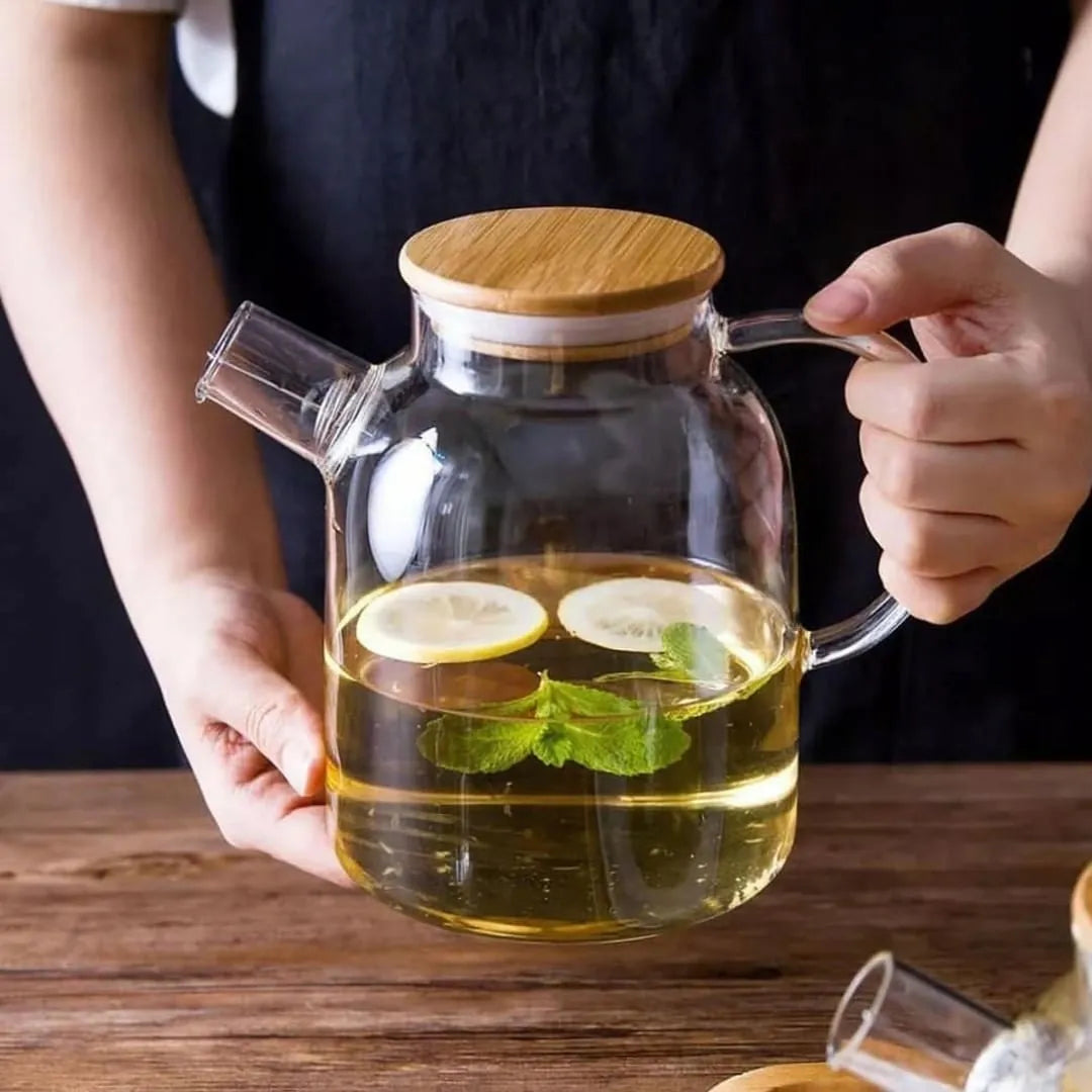 Wilmax Teekanne 1600 ml mit Federfilter und Bambusdeckel Transparent Thermoglas – Anwendungs- oder Detailansicht; Lieferumfang: 1 Stück