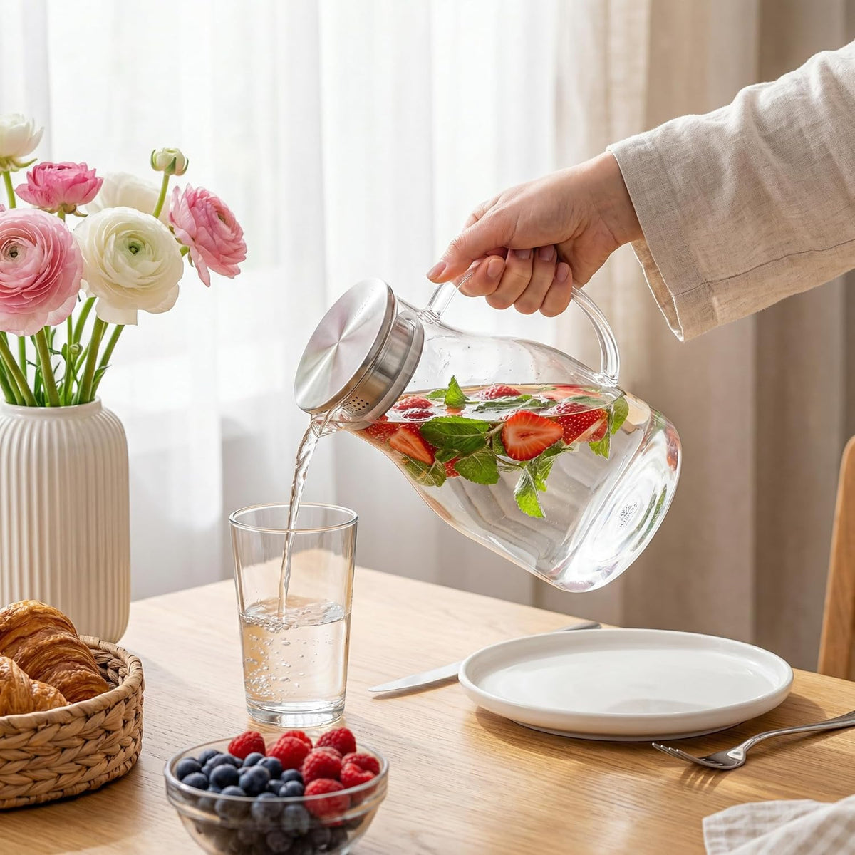 Wilmax Krug 2500 ml mit Edelstahldeckel und Filter Transparent Thermoglas – Anwendungs- oder Detailansicht; Lieferumfang: 1 Stück