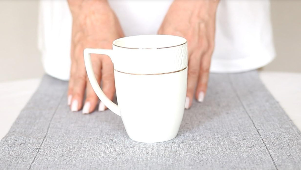 Wilmax Tasse 450 ml 4er-Set Weiß mit goldfarbenem Dekor Porzellan – Anwendungs- oder Detailansicht; Lieferumfang: 4 Stück