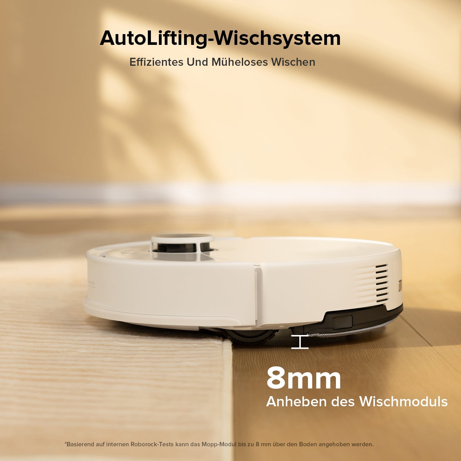Roborock Q10 S5 Set weißer Saugroboter im modernen Wohnzimmer mit Ladestation