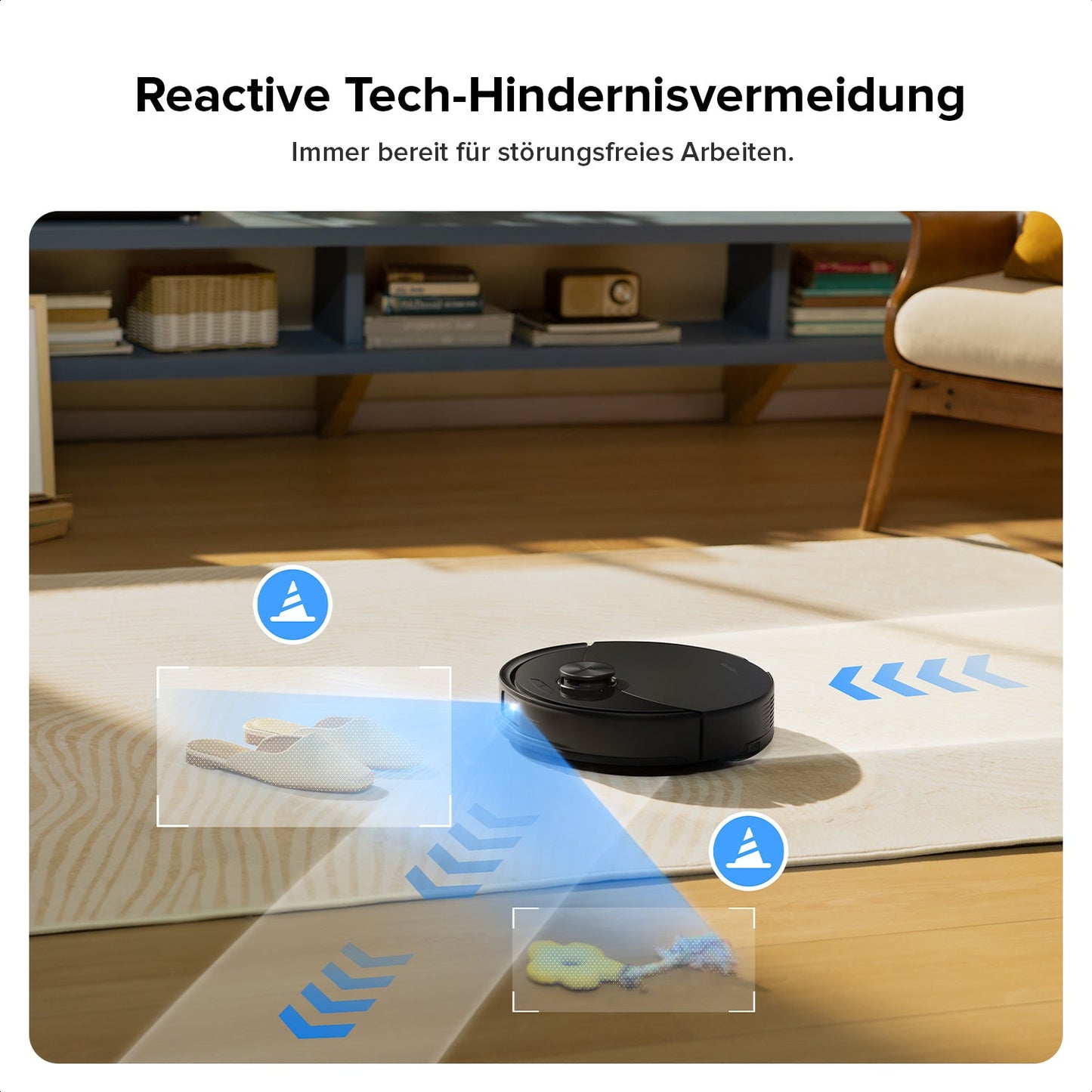 Q10 S5 weiße Variante mit Moppmodul auf Parkett im Wohnraum
