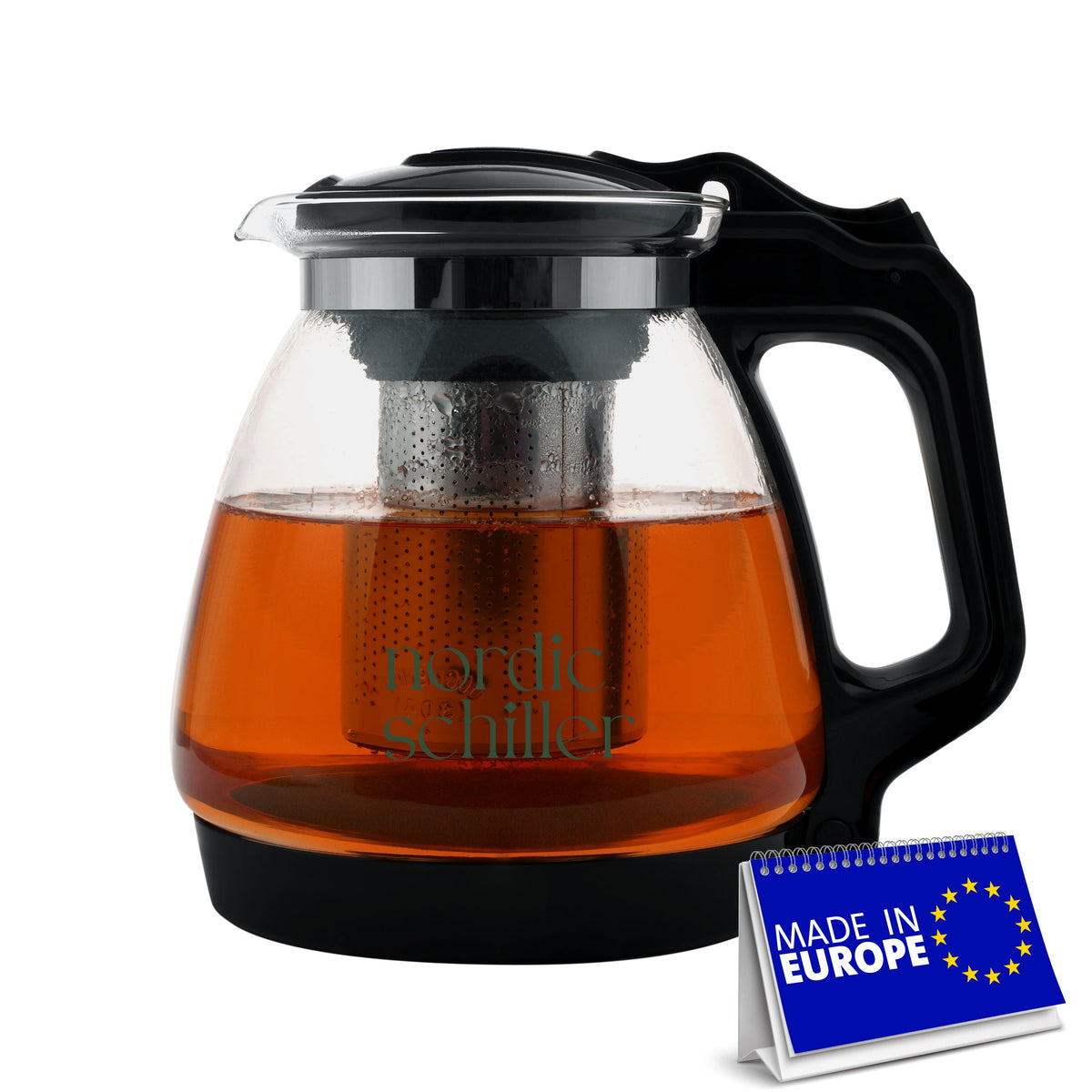 Servierte Glas-Teekanne mit Teetasse