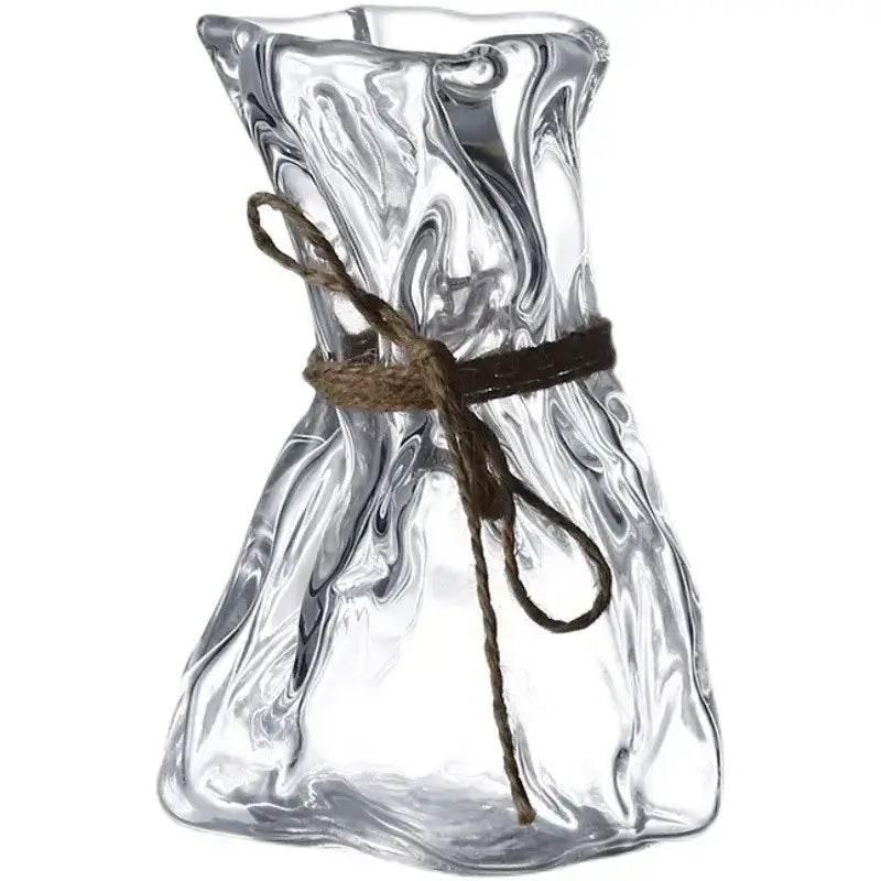 Elegantes geriffeltes Trinkglas für Cocktails Wasser und Aperitif