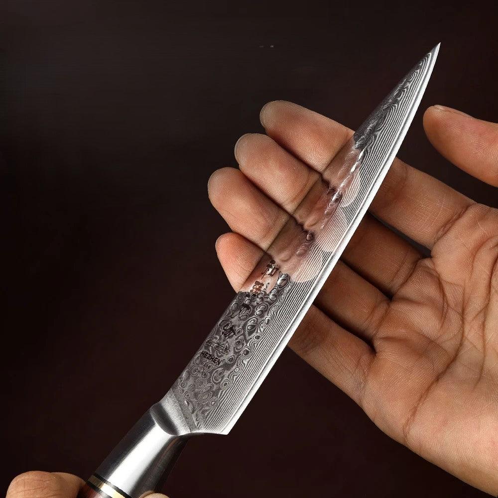 Damastmesser für präzises Schneiden in moderner Küche – HELDENA