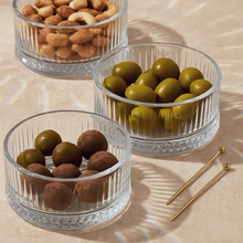 HELDENA Elysia Glasschalen mit Snacks auf gedecktem Tisch