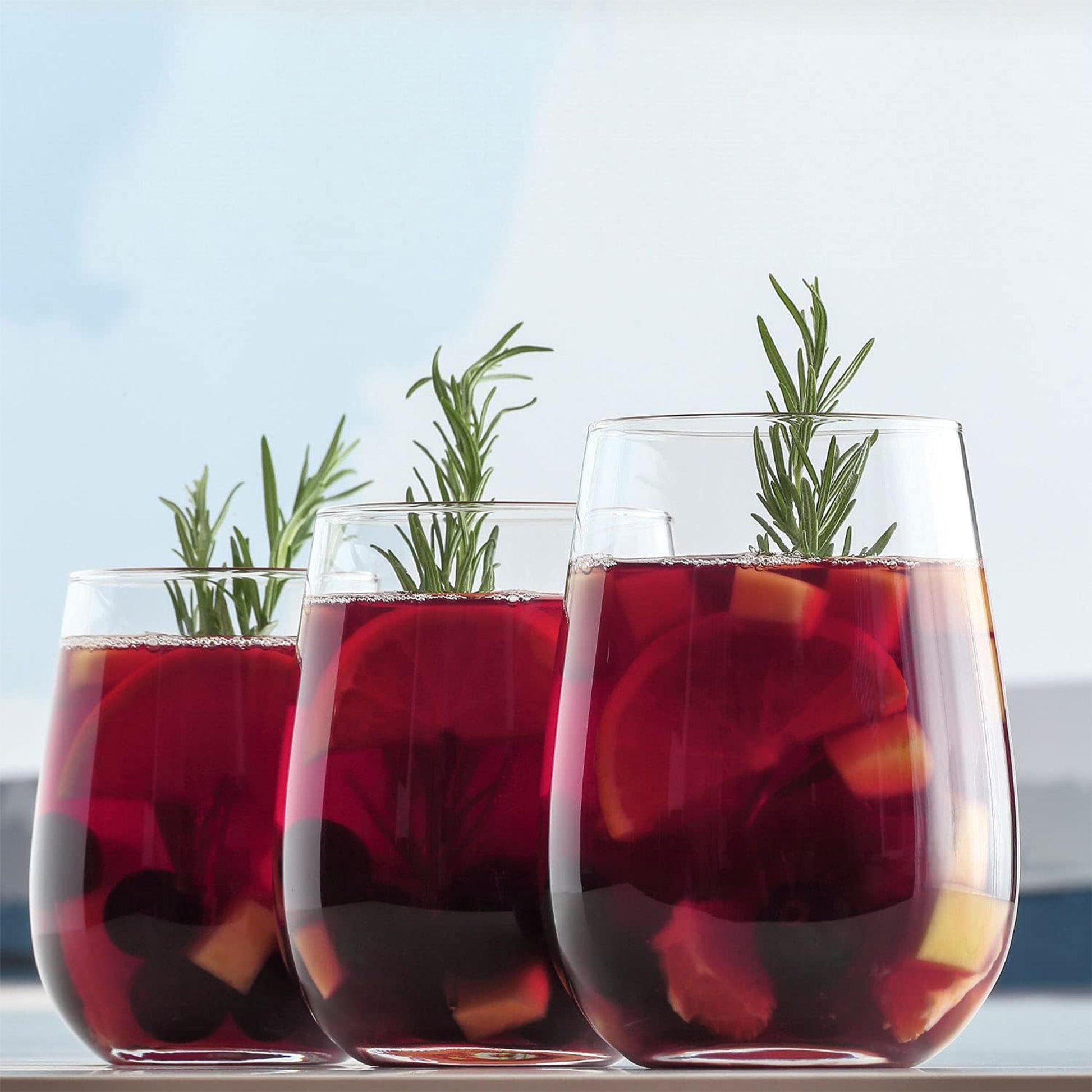LAV Gaia Weingläser Lifestyle Abendessen mit Wein