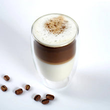 Nordic Schiller Doppelwandglas 450 ml seitliche Ansicht mit Schwebeeffekt für Latte Macchiato