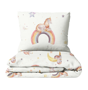 LESLIS Kinderbettwäsche „Regenbogen Einhorn" – Bettbezug und Kissenbezug gefaltet vor hellem Hintergrund