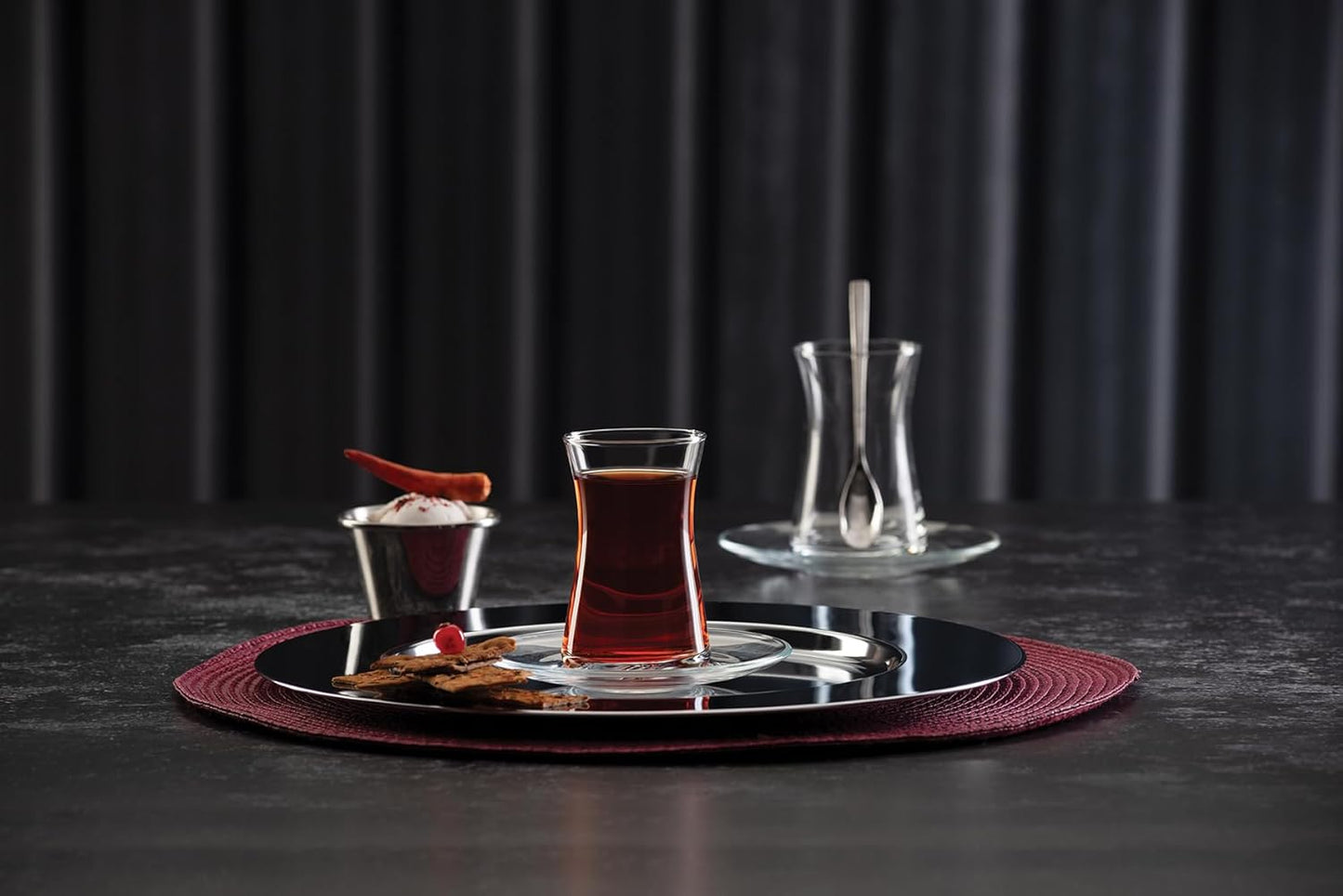 Heybeli Teeglas 160 ml Detailansicht transparentes Glas mit Untertasse