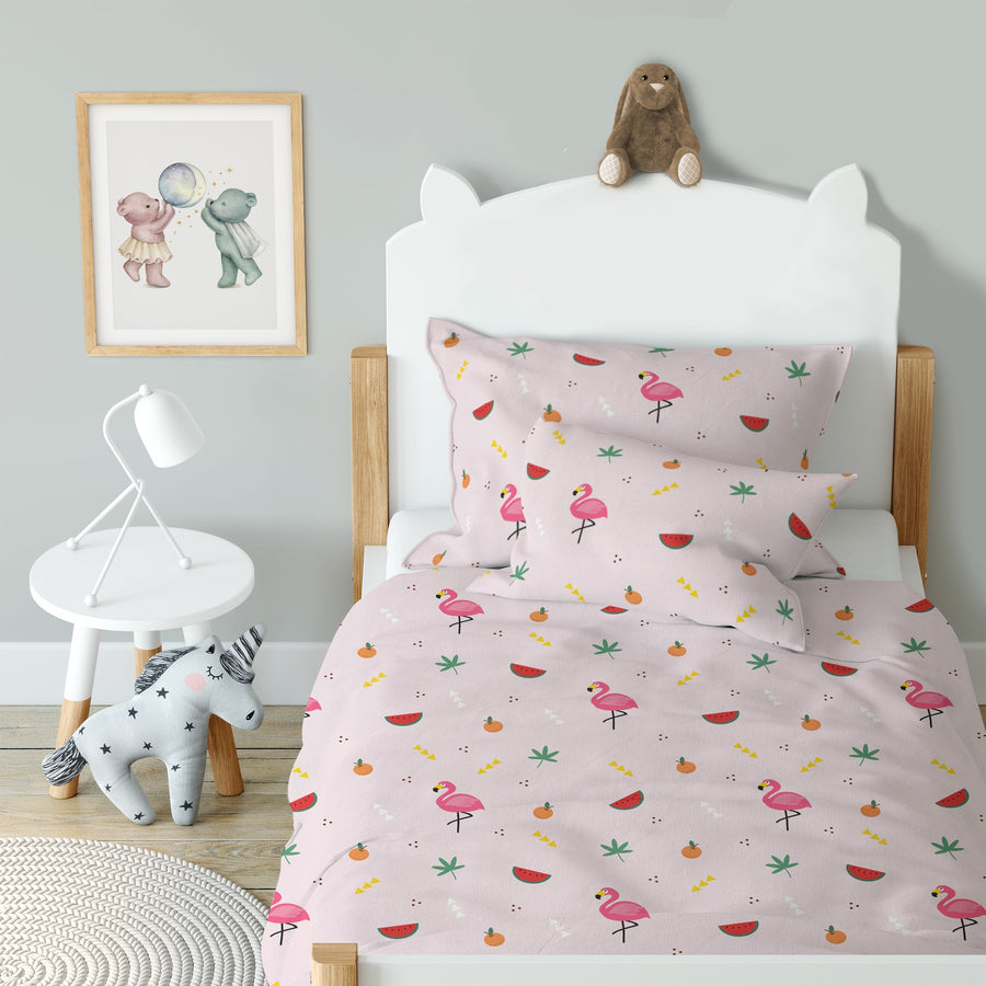 Kinderzimmer mit Bettwäsche „Flamingo" in fröhlichem Rosa