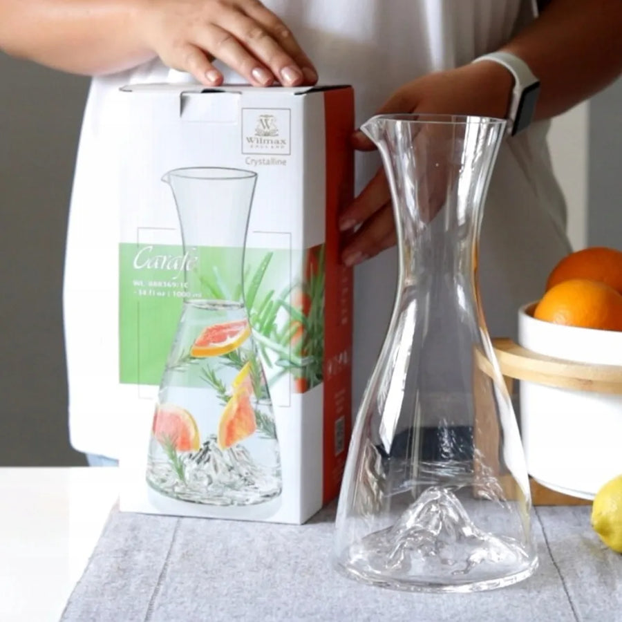Wilmax Karaffe 1000 ml Transparent – Crystalline – Anwendungs- oder Detailansicht; Lieferumfang: 1 Stück
