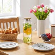 Wilmax Krug 1500 ml mit Bambusdeckel Transparent Thermoglas – Anwendungs- oder Detailansicht; Lieferumfang: 1 Stück