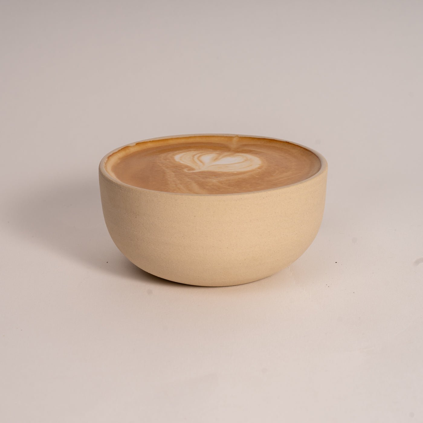 Handgemachte Keramik Tasse Beige – Unikat für besondere Kaffeemomente