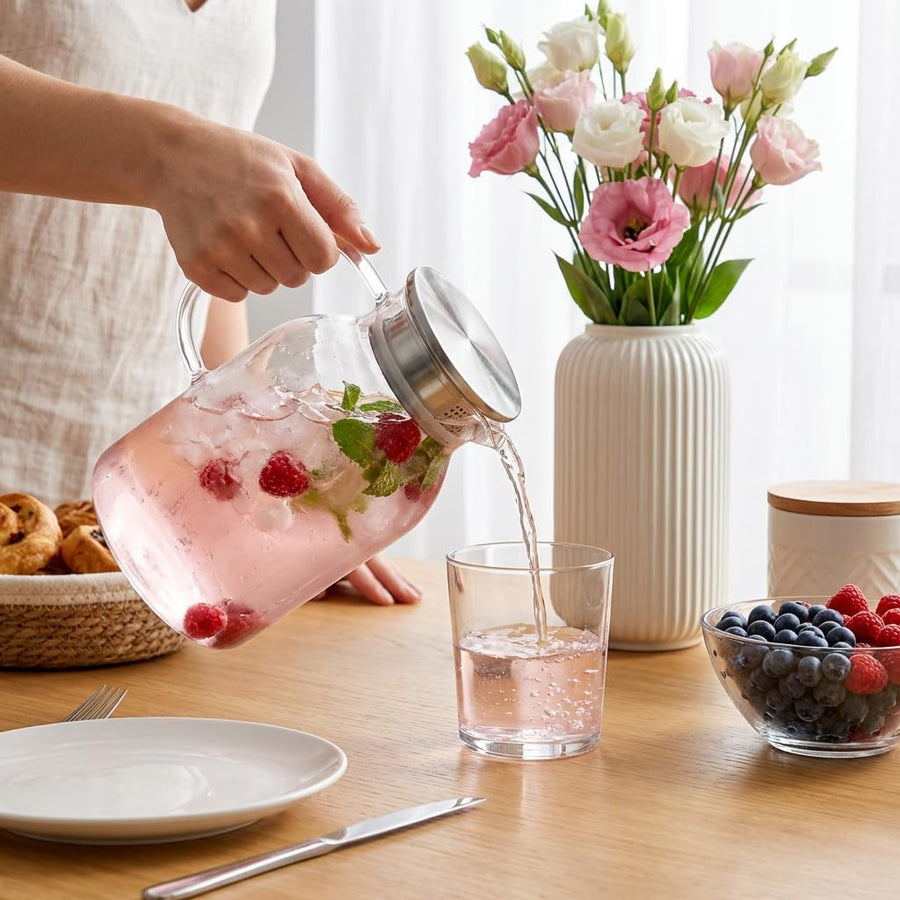 Wilmax Krug 2100 ml mit Edelstahldeckel und Filter Transparent Thermoglas – Anwendungs- oder Detailansicht; Lieferumfang: 1 Stück