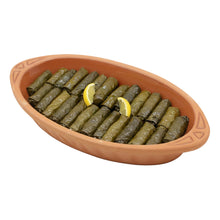 Terrakotta Auflaufform servierbereit für Tisch und Ofen
