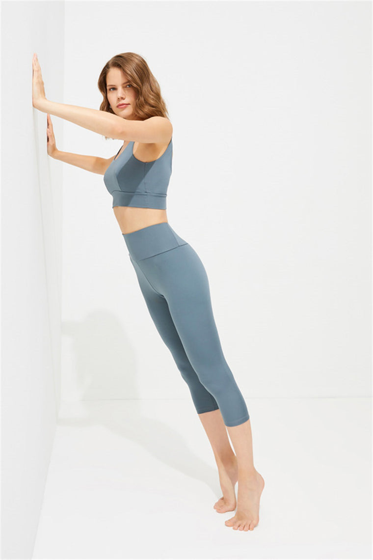 Cottonhill Capri-Leggings Graublau, Seitenansicht beim Dehnen – Top nicht im Lieferumfang