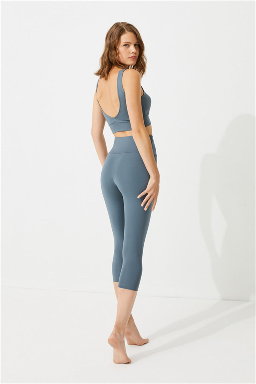 Cottonhill Capri-Leggings Graublau, Rückansicht – Top nicht im Lieferumfang