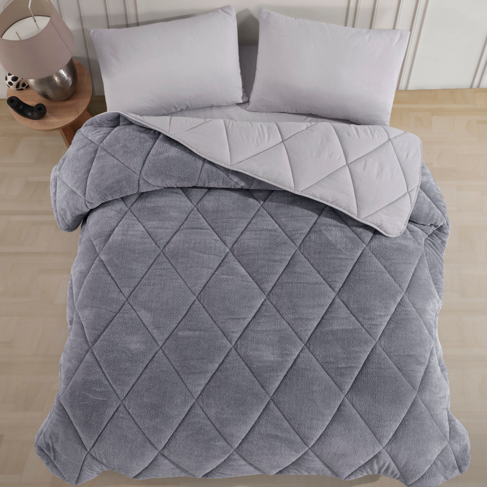 HELDENA Wellsoft Bettdecke Grau im Schlafzimmer
