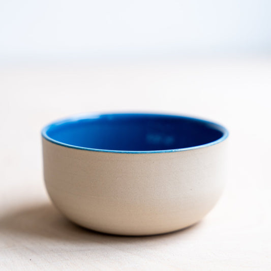 Blaue Steinzeug Tasse 220 ml mit matter Außenseite und glasierter Innenfläche