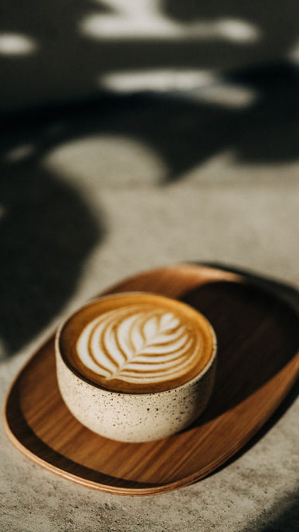 KUMO Cappuccino Tasse Blau handgemachtes Steinzeug 220 ml Detailansicht der glasierten Innenfläche