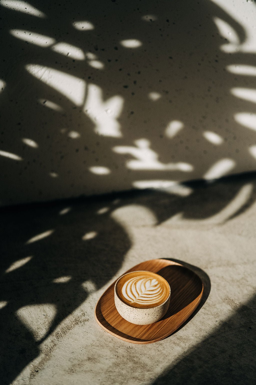 KUMO Cappuccino Tasse Gelb handgemachtes Steinzeug 220 ml Detailansicht der glasierten Innenfläche