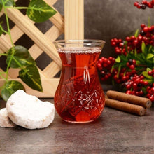 Pasabahce Timeless Teegläser Lifestyle roter Hintergrund 6er Set