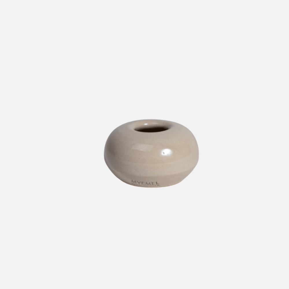 YOKO Matcha Besenständer Beige – handgemachte Keramik für den Chasen Bambusbesen