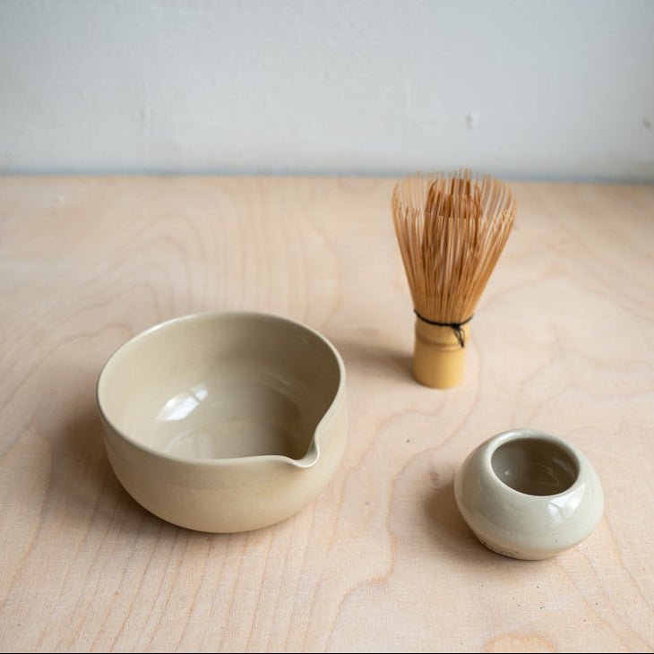 Beige Matcha Schale aus Steinzeug mit natürlicher Tonstruktur