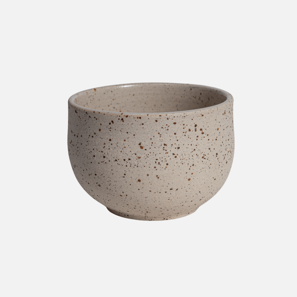 OCHA Teeschale mit Spots – handgemachte Keramik mit Punktdekor für Tee und Matcha