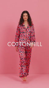 Cottonhill Satin-Pyjama bunt gepunktet im Video
