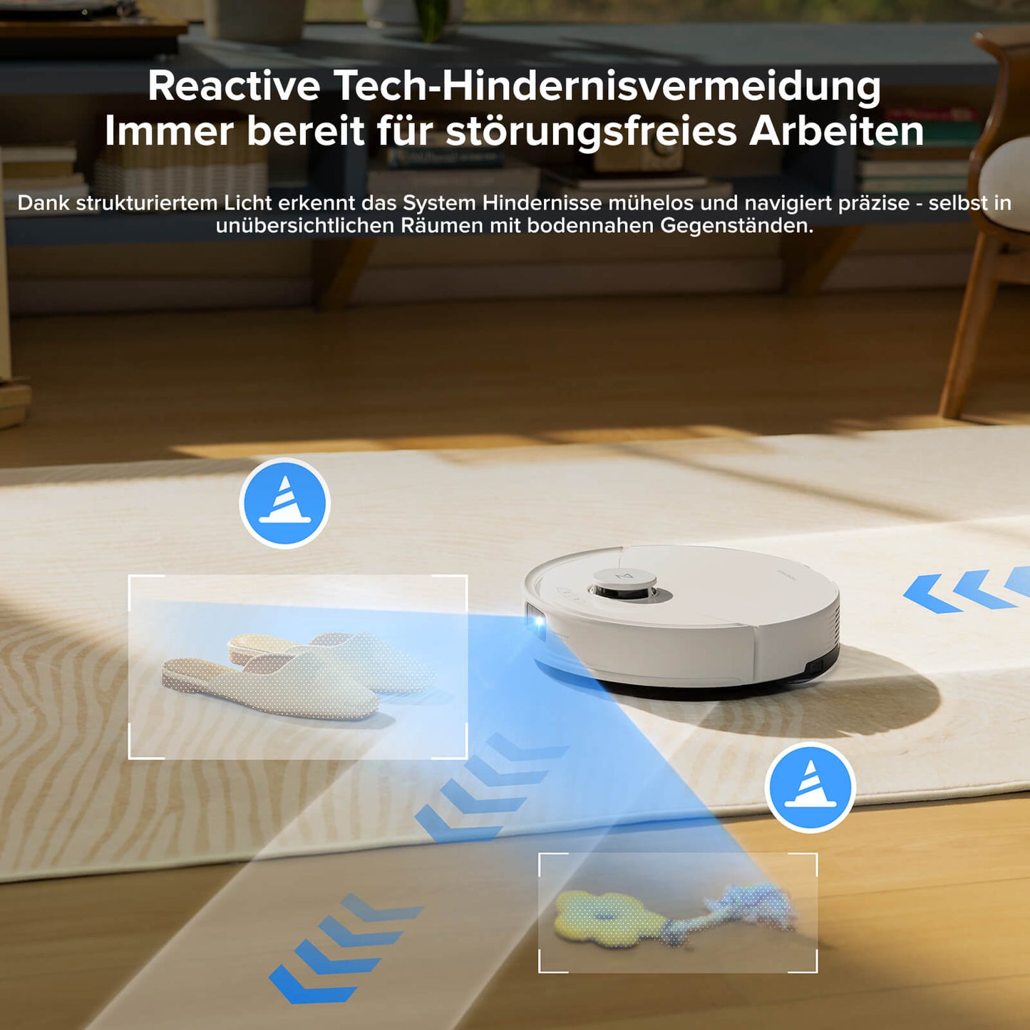 Roborock Q10 X5 weißer Saugroboter im Wohnzimmer mit Ladestation auf Parkett