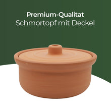 Terrakotta Schmortopf mit Gemüsegericht für Ofen Küche und traditionelles Kochen